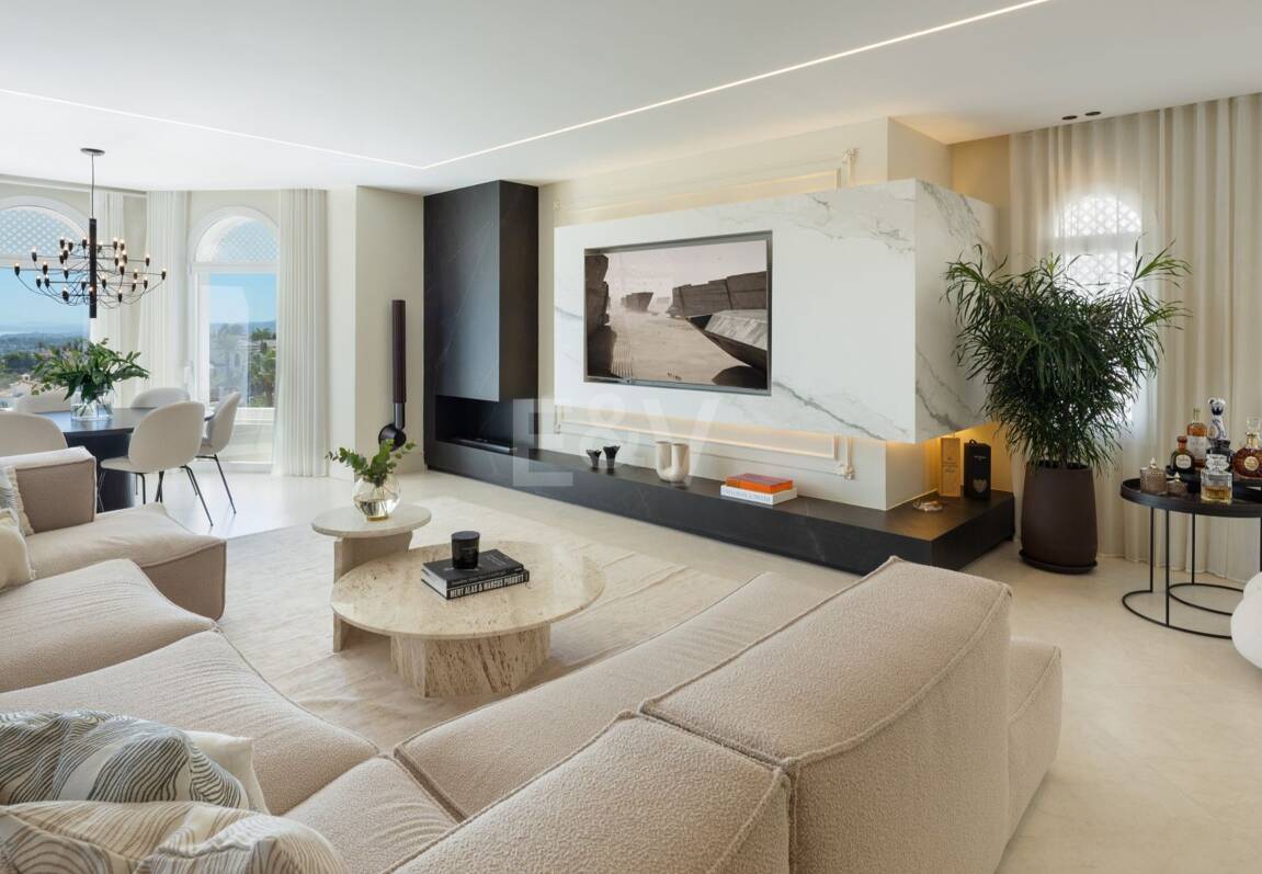 Impressive Duplex Penthouse with Private Pool and Panoramic Sea Views