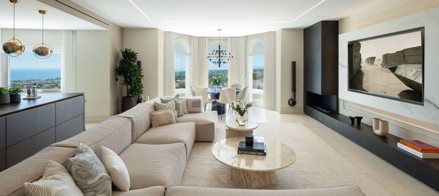 Impresionante ático dúplex con piscina privada y vistas panorámicas al mar