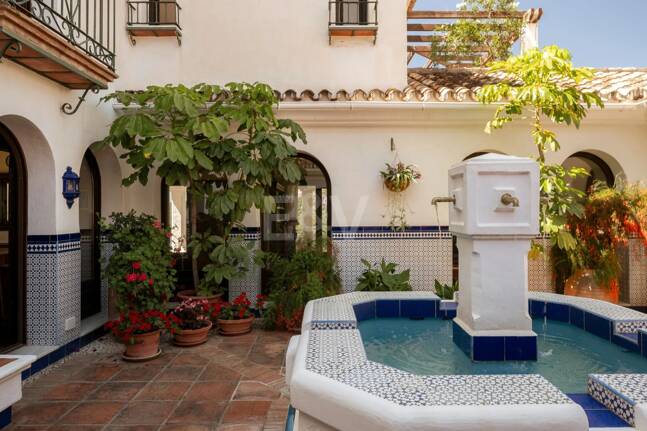 Extraordinär andalusisk Villa med Breathtaking Lake och Mountain Views i Istán