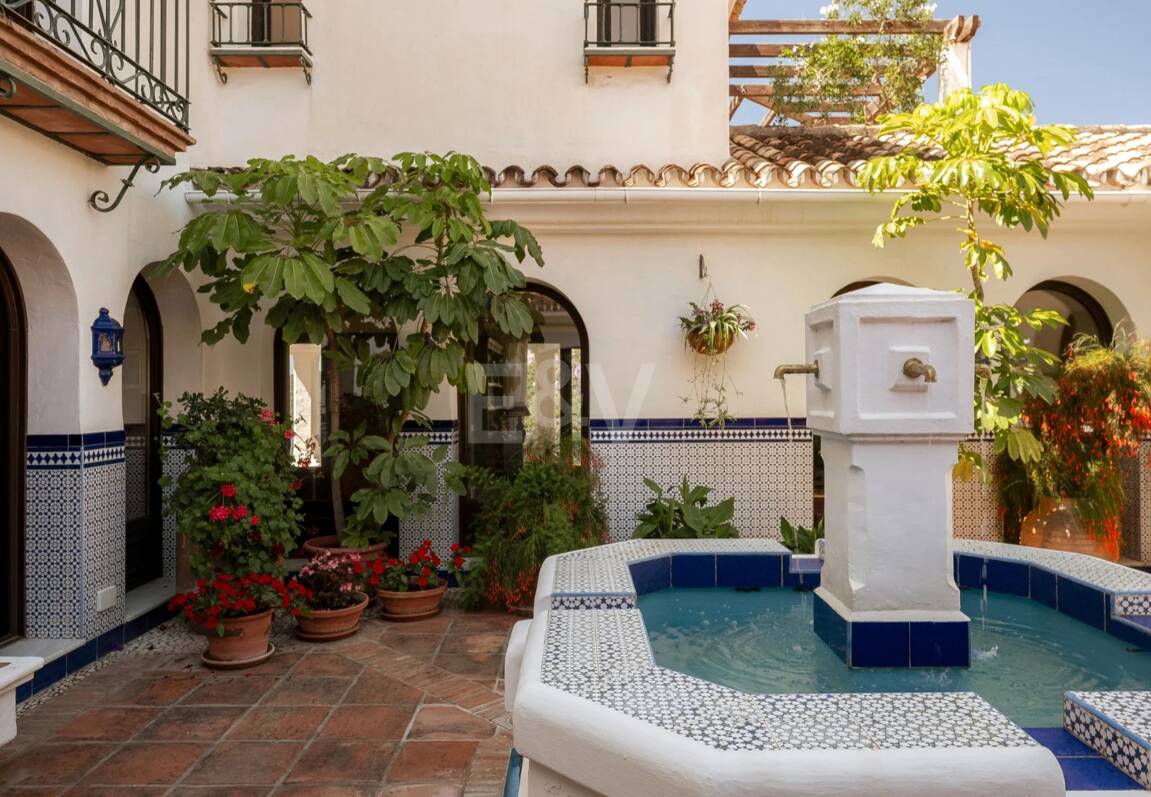 Extraordinär andalusisk Villa med Breathtaking Lake och Mountain Views i Istán