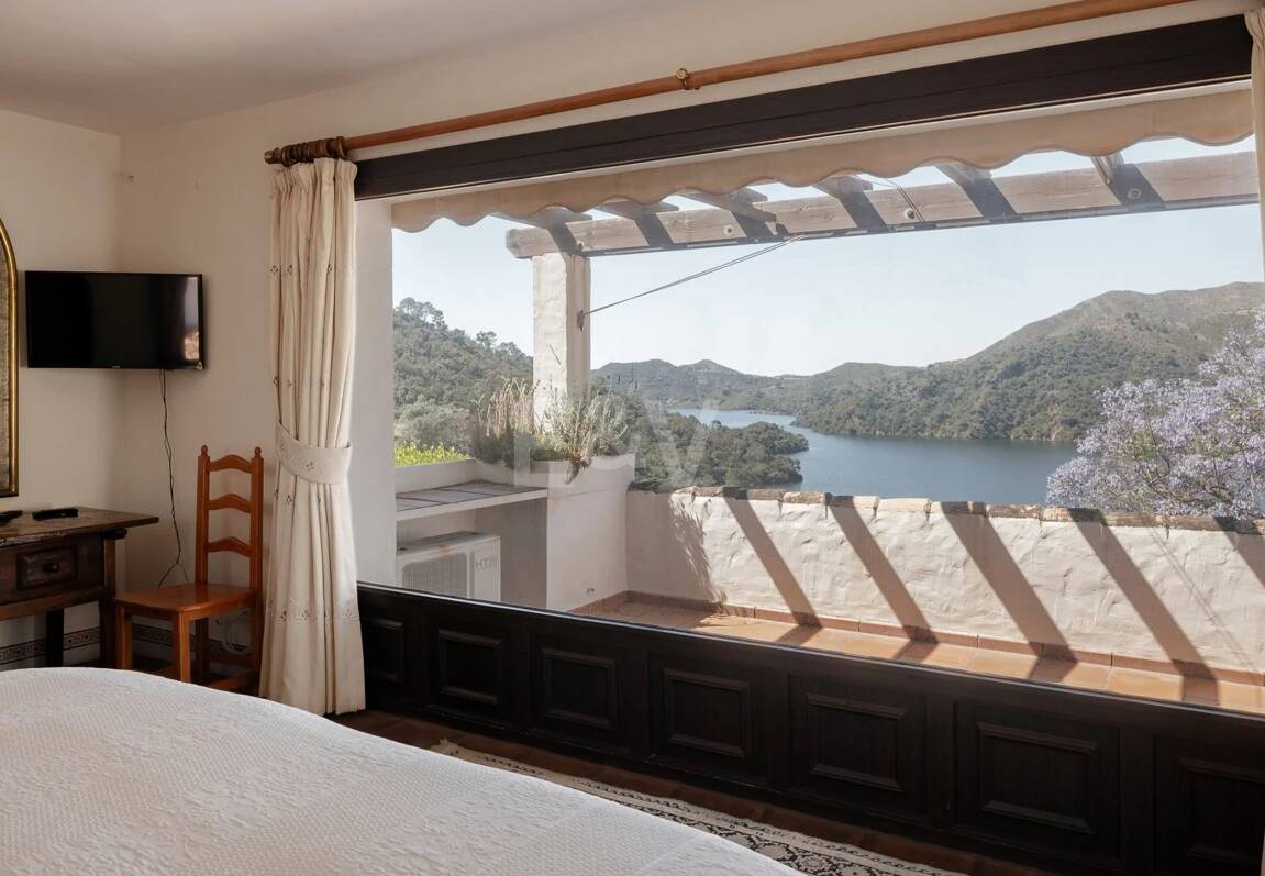 Extraordinär andalusisk Villa med Breathtaking Lake och Mountain Views i Istán