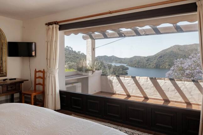 Extraordinär andalusisk Villa med Breathtaking Lake och Mountain Views i Istán