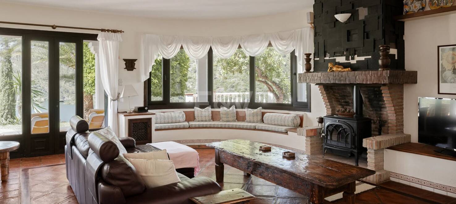 Extraordinary Andalusian Villa in Istán with Breathtaking Lake and Mountain Views