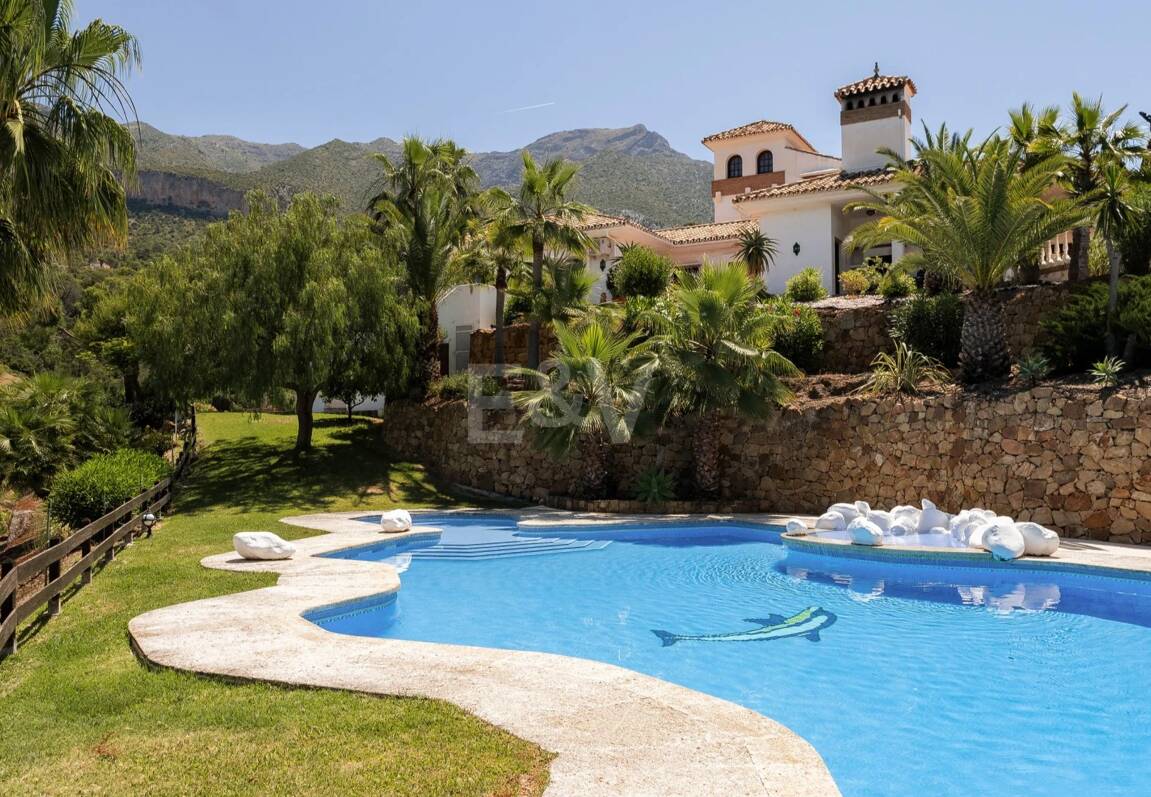 Extraordinär andalusisk Villa med Breathtaking Lake och Mountain Views i Istán