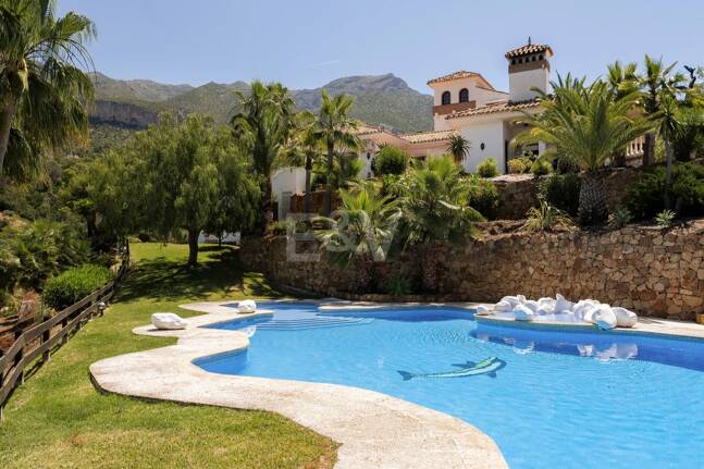 Extraordinär andalusisk Villa med Breathtaking Lake och Mountain Views i Istán