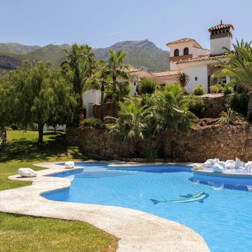 Niezwykła willa Andaluzjańska z widokiem na jezioro i góry w Istán