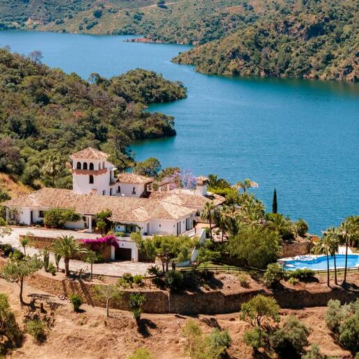 Extraordinary Andalusian Villa in Istán with Breathtaking Lake and Mountain Views