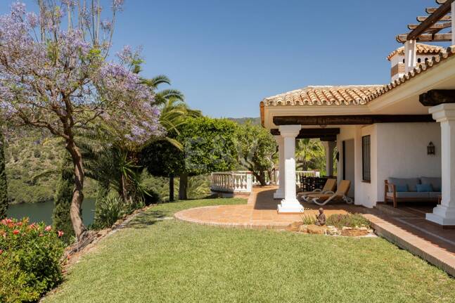 Extraordinär andalusisk Villa med Breathtaking Lake och Mountain Views i Istán