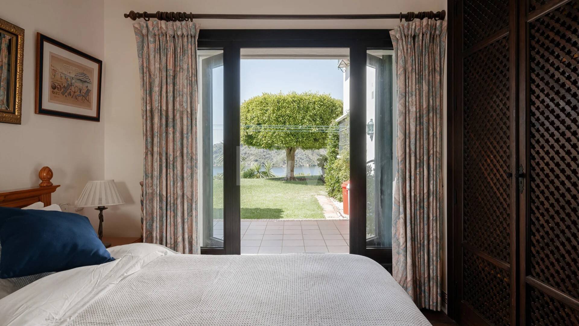 Extraordinaria villa andaluza con impresionantes vistas al lago y a la montaña en Istán