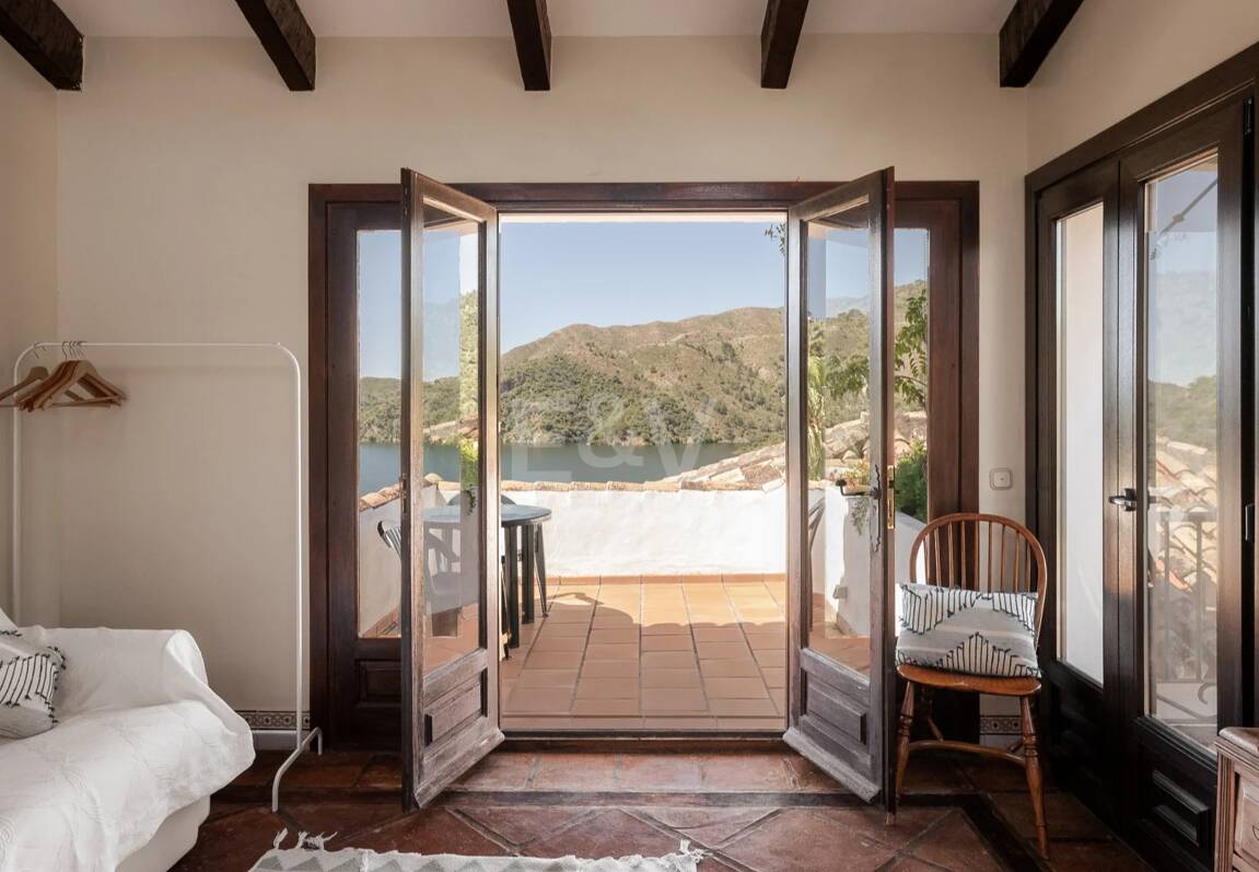 Extraordinär andalusisk Villa med Breathtaking Lake och Mountain Views i Istán