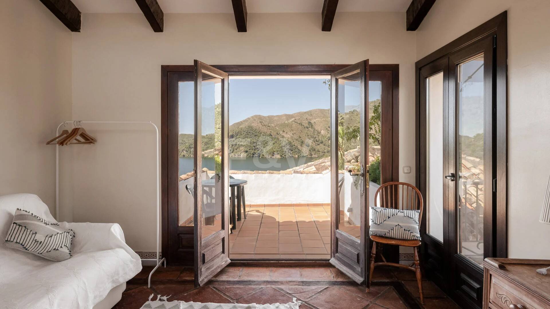 Extraordinär andalusisk Villa med Breathtaking Lake och Mountain Views i Istán