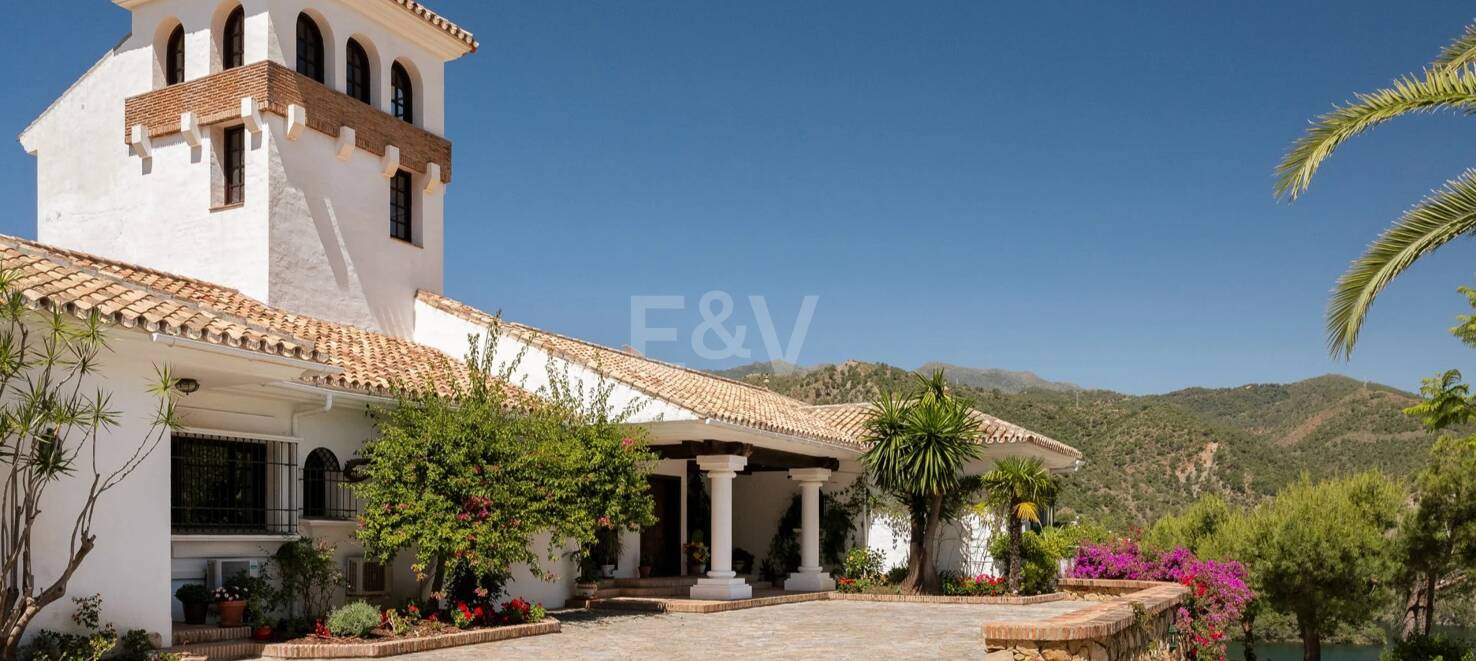 Extraordinary Andalusian Villa in Istán with Breathtaking Lake and Mountain Views