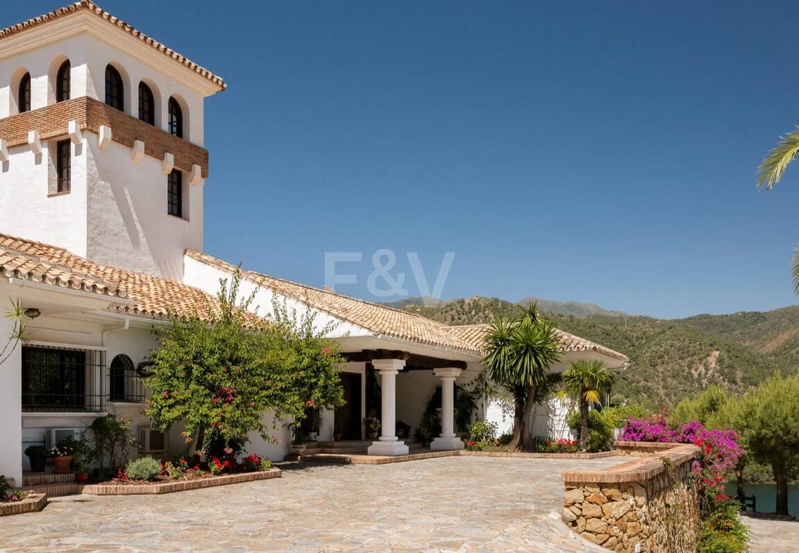 Extraordinär andalusisk Villa med Breathtaking Lake och Mountain Views i Istán