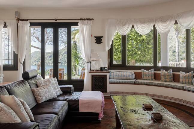 Extraordinär andalusisk Villa med Breathtaking Lake och Mountain Views i Istán