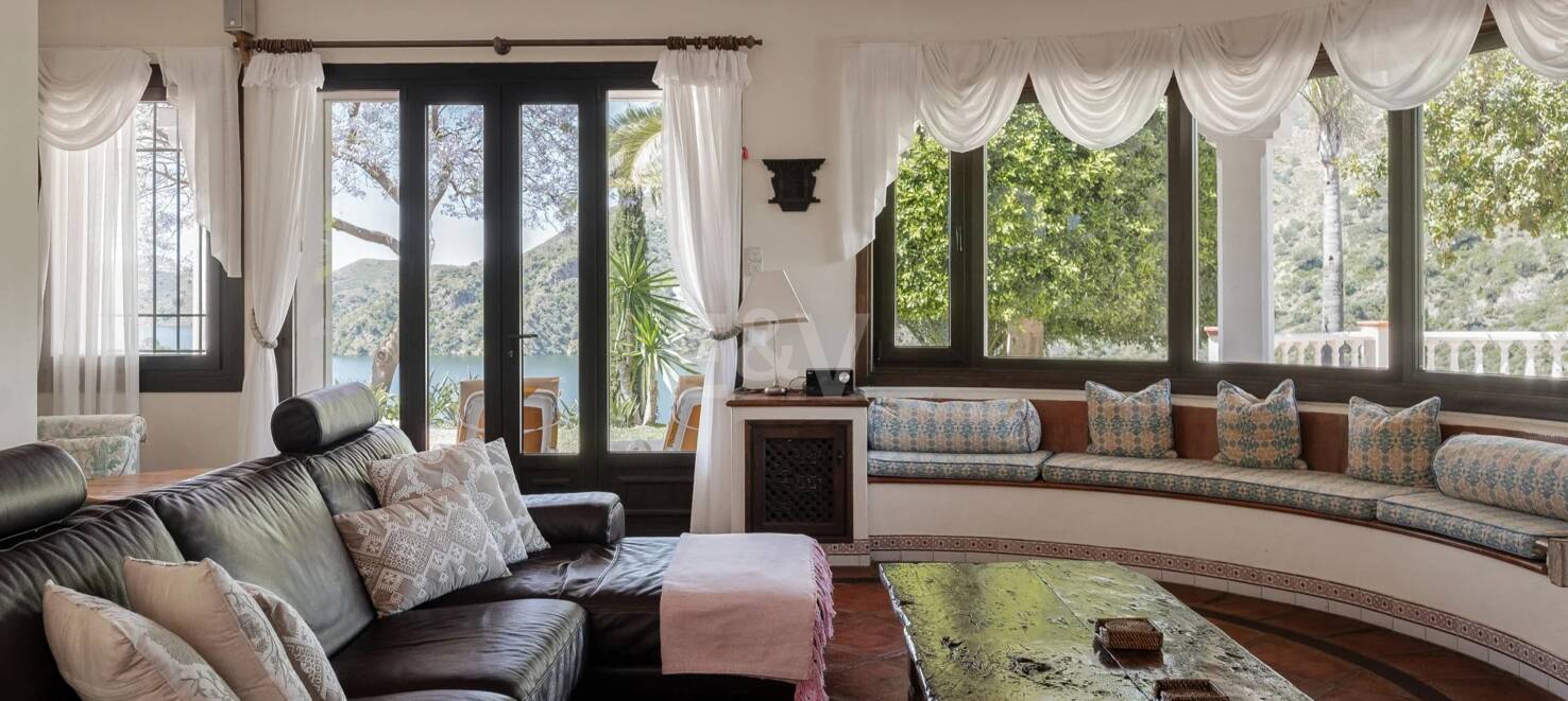 Extraordinary Andalusian Villa in Istán with Breathtaking Lake and Mountain Views