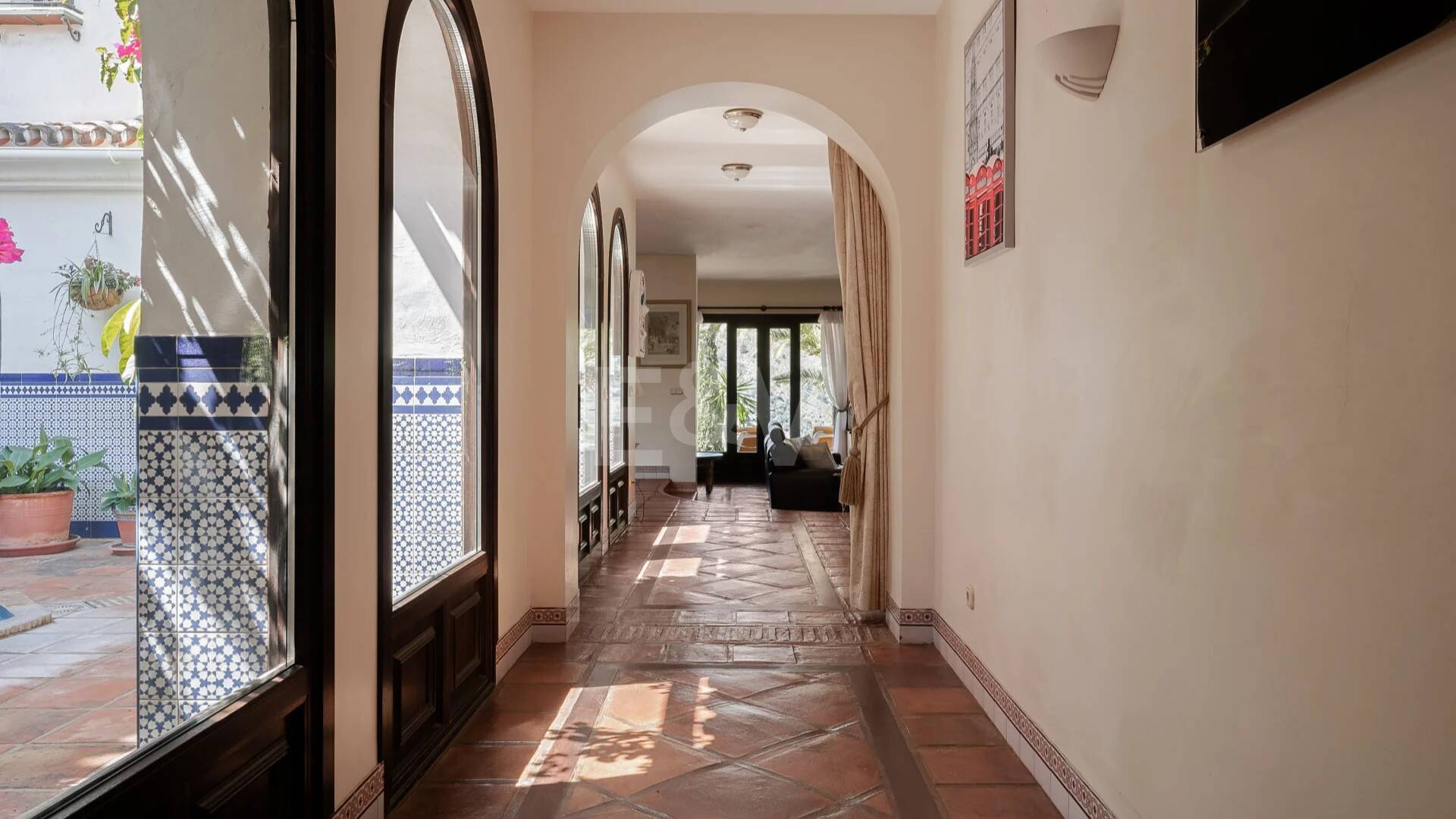 Extraordinaria villa andaluza con impresionantes vistas al lago y a la montaña en Istán