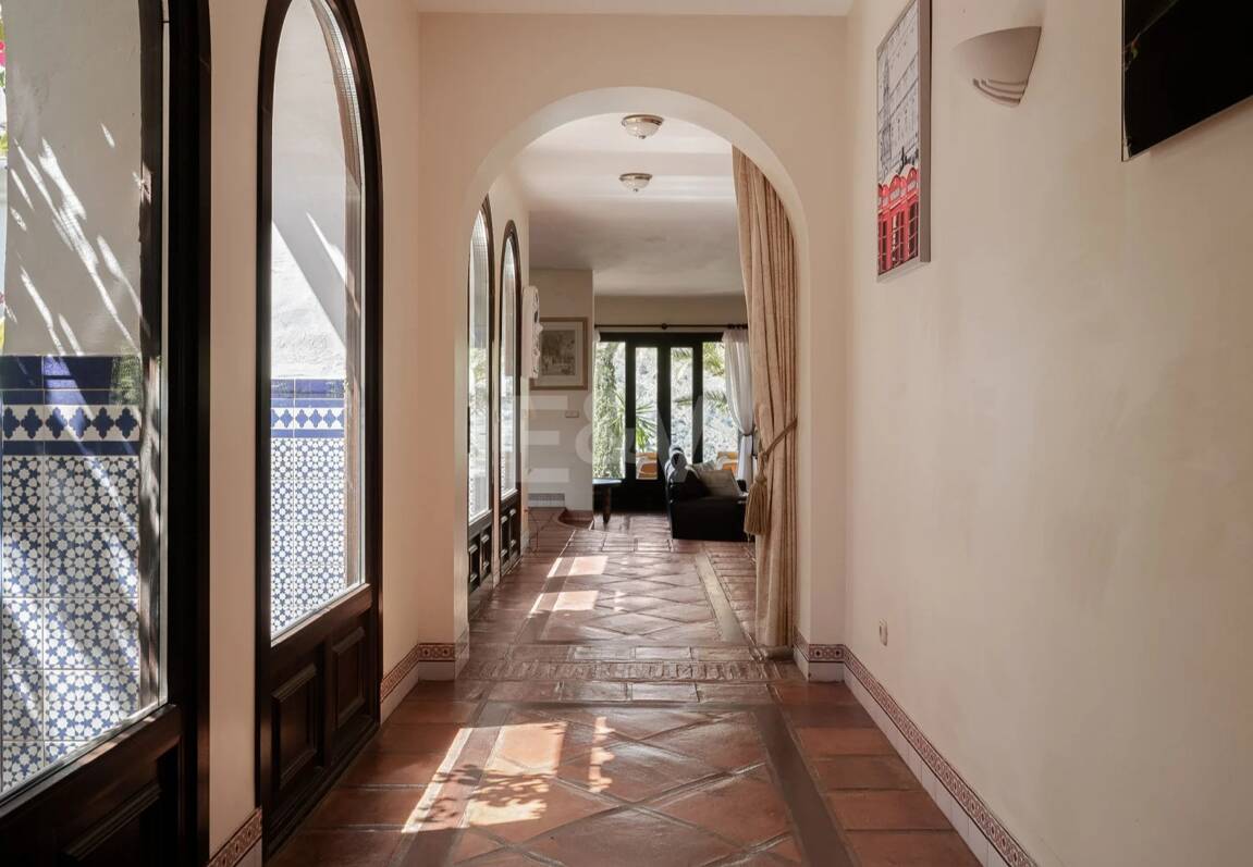 Extraordinär andalusisk Villa med Breathtaking Lake och Mountain Views i Istán