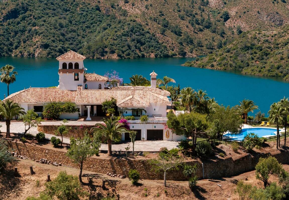 Extraordinär andalusisk Villa med Breathtaking Lake och Mountain Views i Istán
