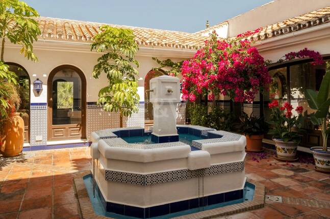 Extraordinär andalusisk Villa med Breathtaking Lake och Mountain Views i Istán