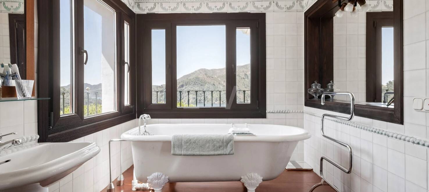Extraordinary Andalusian Villa in Istán with Breathtaking Lake and Mountain Views