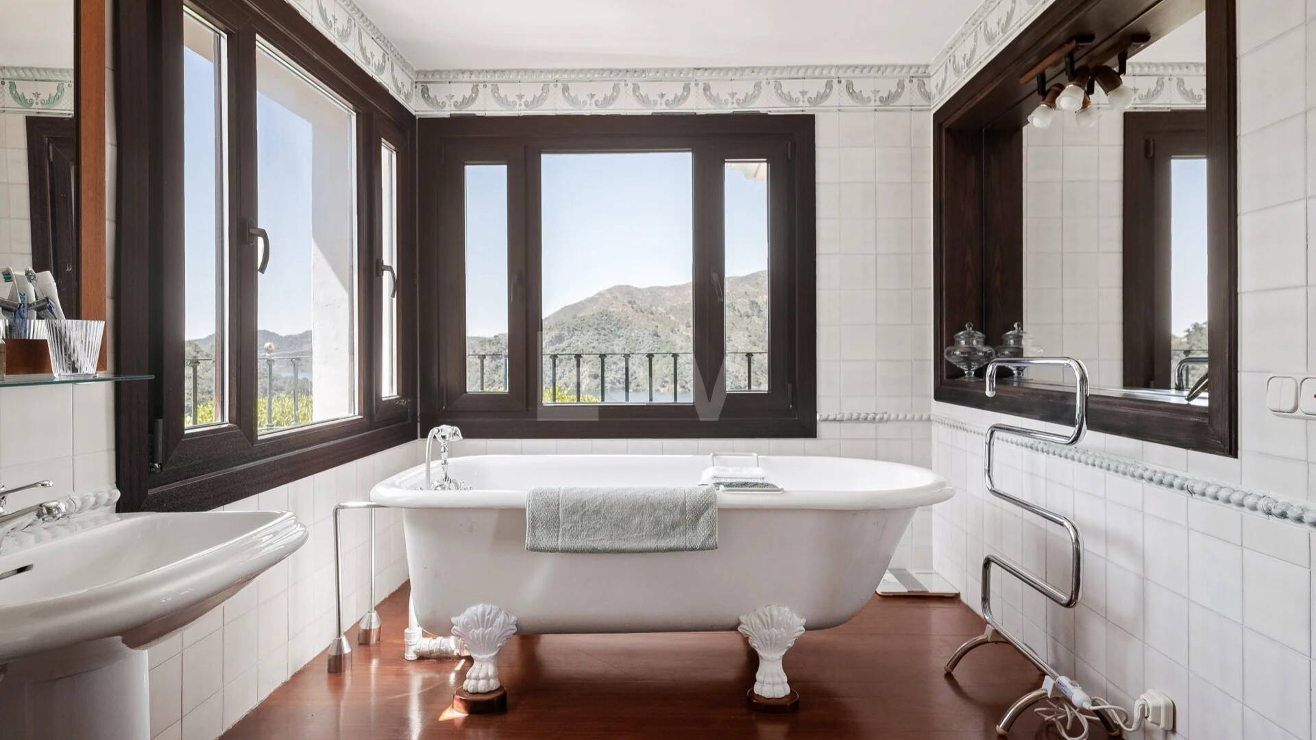 Extraordinär andalusisk Villa med Breathtaking Lake och Mountain Views i Istán