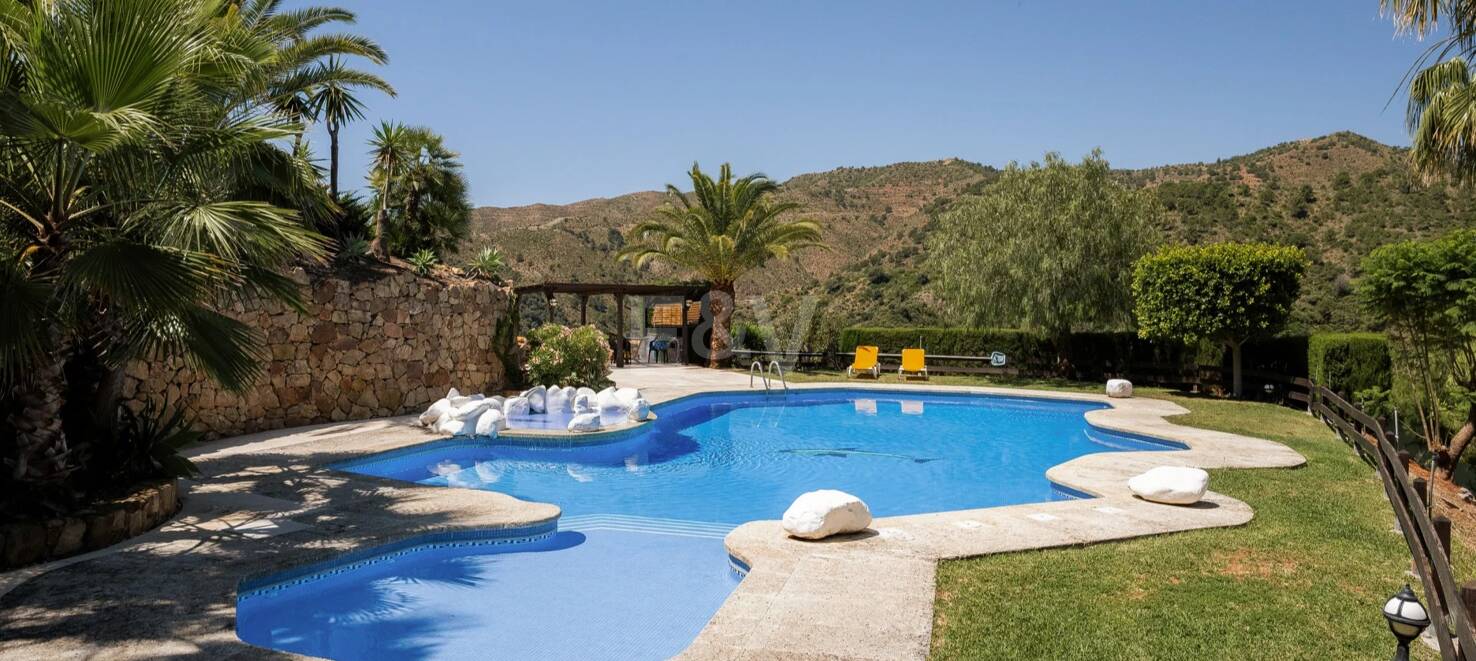 Extraordinary Andalusian Villa in Istán with Breathtaking Lake and Mountain Views
