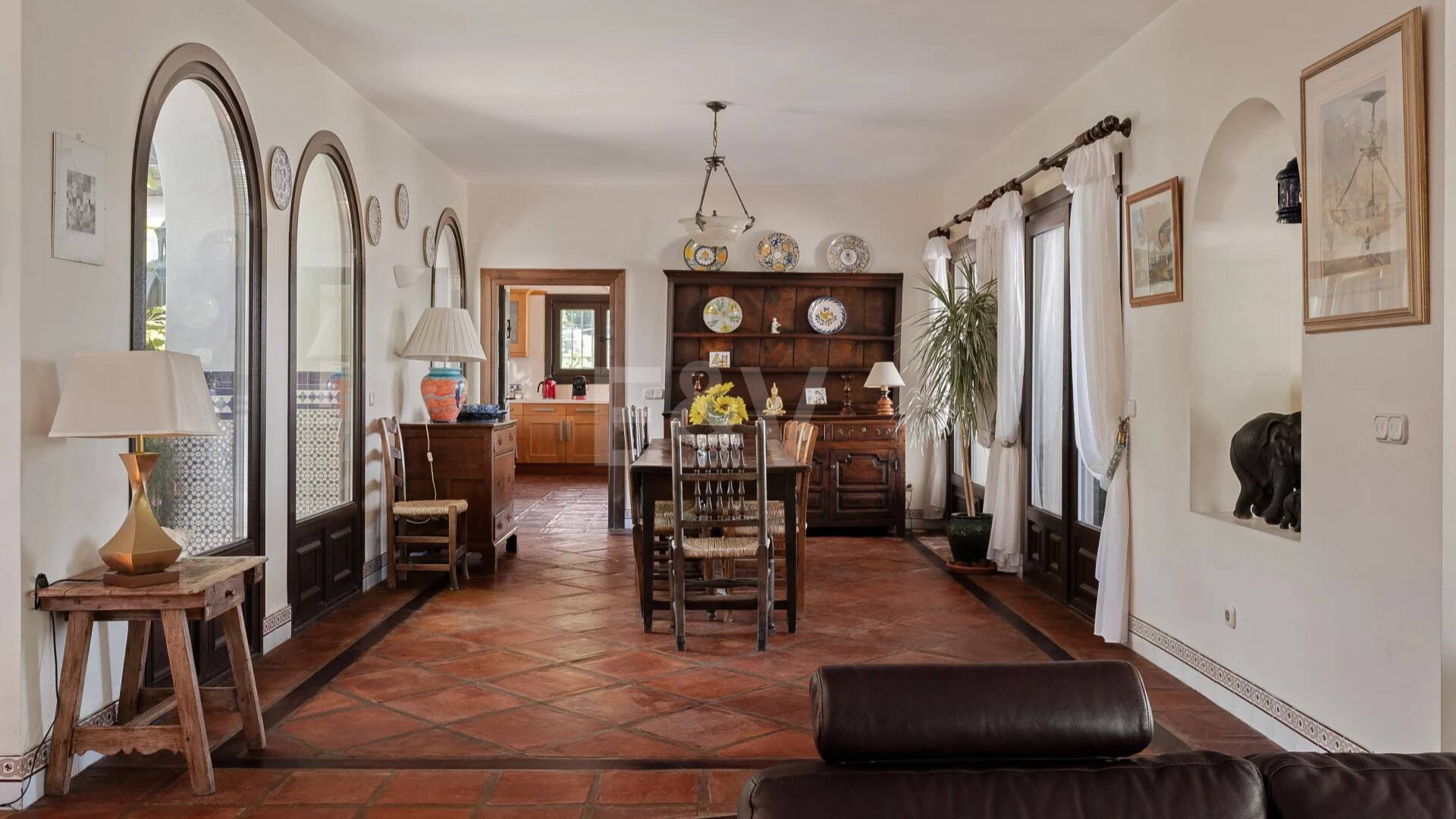 Extraordinaria villa andaluza con impresionantes vistas al lago y a la montaña en Istán