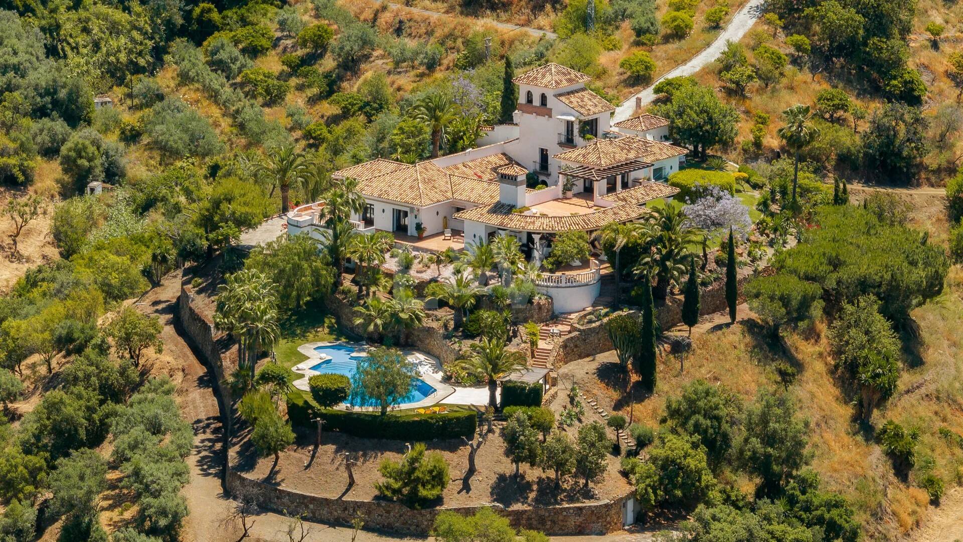 Extraordinaria villa andaluza con impresionantes vistas al lago y a la montaña en Istán