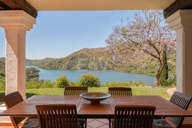 Extraordinär andalusisk Villa med Breathtaking Lake och Mountain Views i Istán