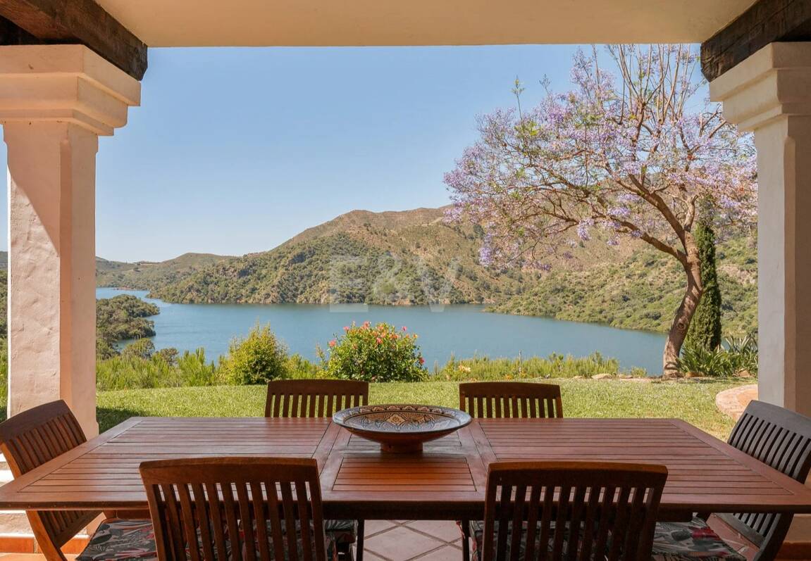 Extraordinär andalusisk Villa med Breathtaking Lake och Mountain Views i Istán