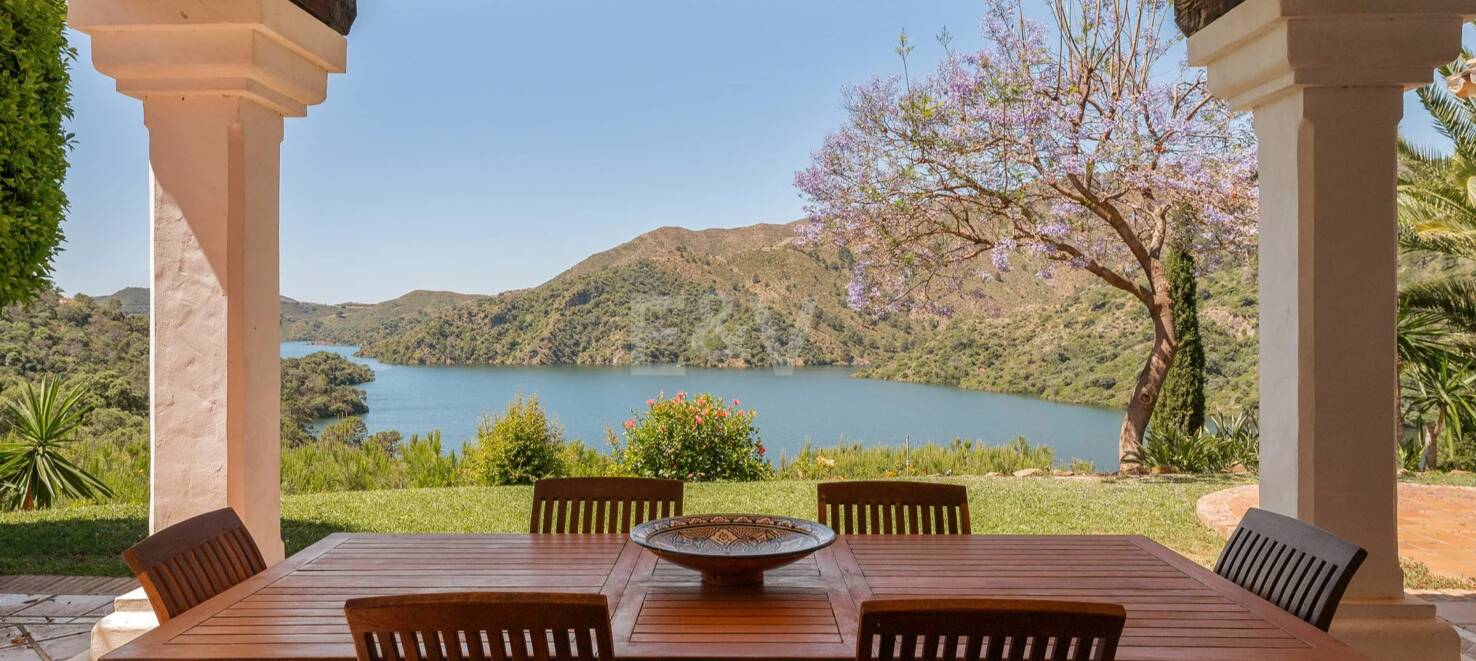 Extraordinary Andalusian Villa in Istán with Breathtaking Lake and Mountain Views