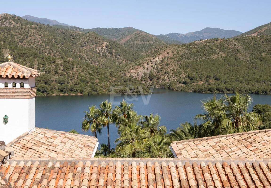 Extraordinär andalusisk Villa med Breathtaking Lake och Mountain Views i Istán