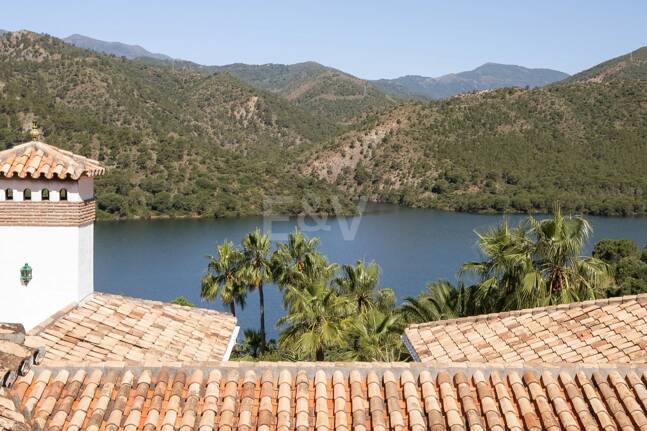 Extraordinär andalusisk Villa med Breathtaking Lake och Mountain Views i Istán