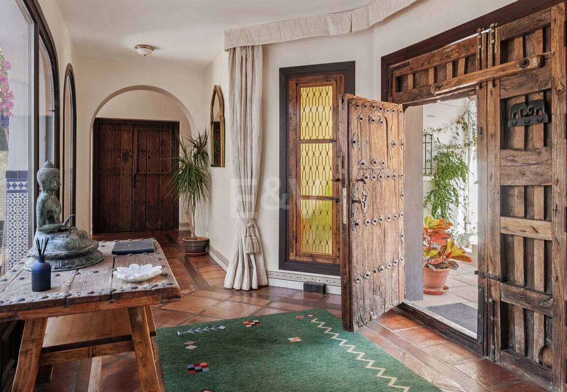 Extraordinär andalusisk Villa med Breathtaking Lake och Mountain Views i Istán