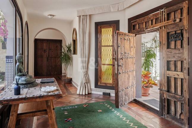 Extraordinär andalusisk Villa med Breathtaking Lake och Mountain Views i Istán