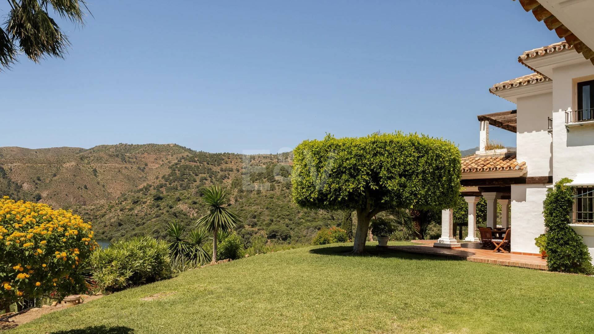 Extraordinär andalusisk Villa med Breathtaking Lake och Mountain Views i Istán