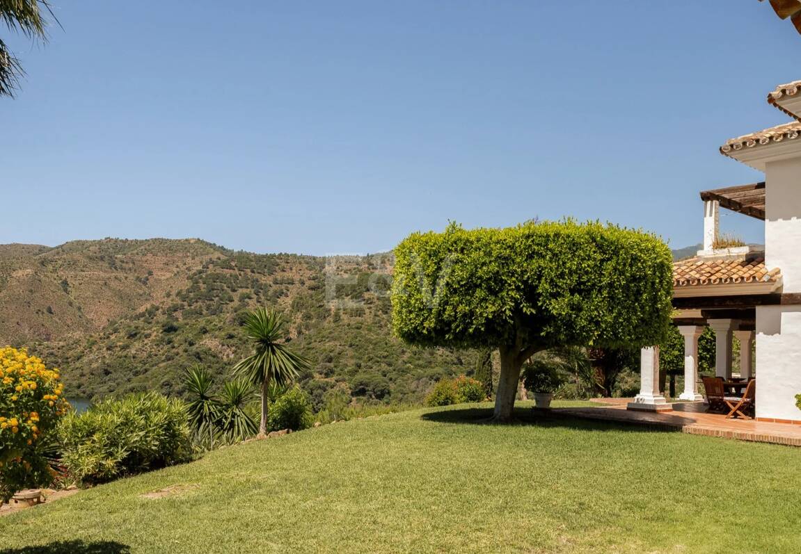 Extraordinär andalusisk Villa med Breathtaking Lake och Mountain Views i Istán