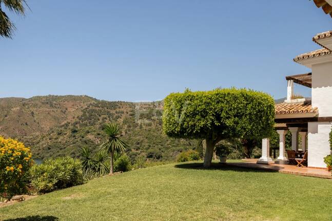 Extraordinär andalusisk Villa med Breathtaking Lake och Mountain Views i Istán