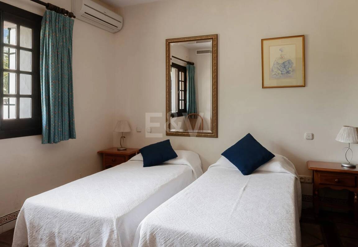 Extraordinär andalusisk Villa med Breathtaking Lake och Mountain Views i Istán