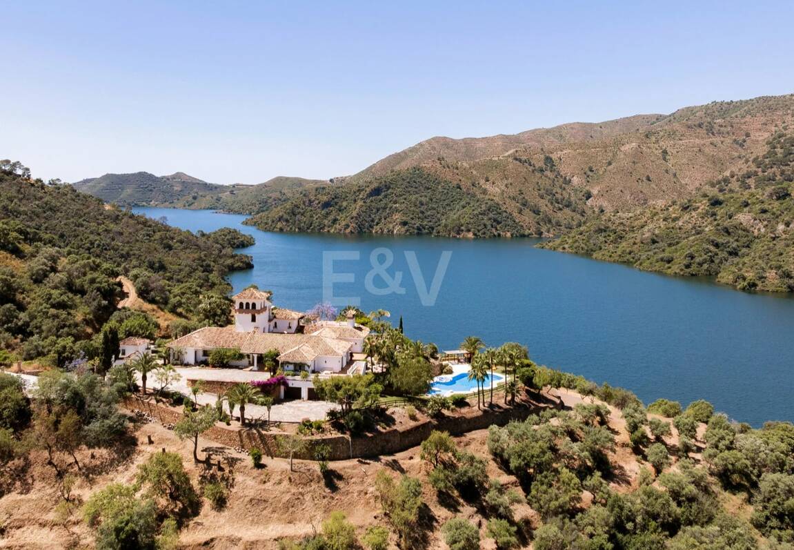 Extraordinär andalusisk Villa med Breathtaking Lake och Mountain Views i Istán