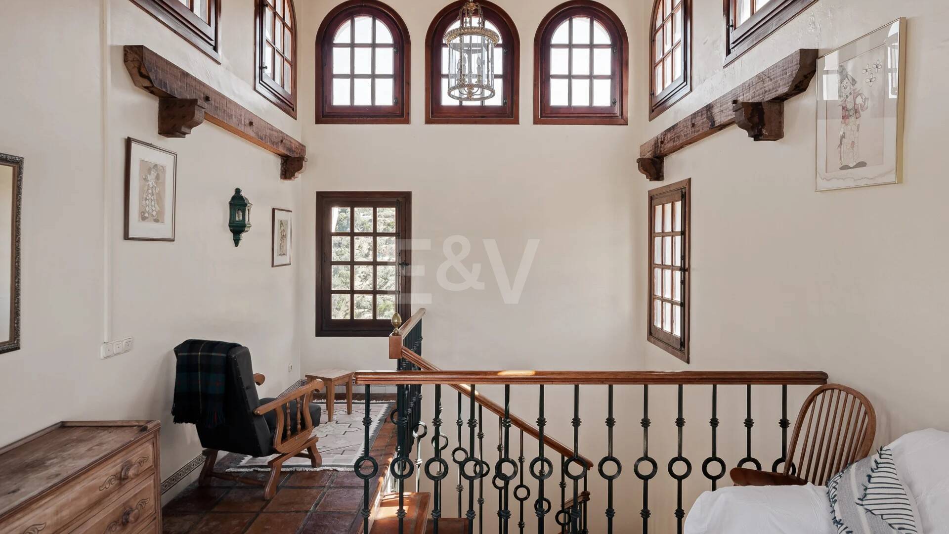 Extraordinaria villa andaluza con impresionantes vistas al lago y a la montaña en Istán