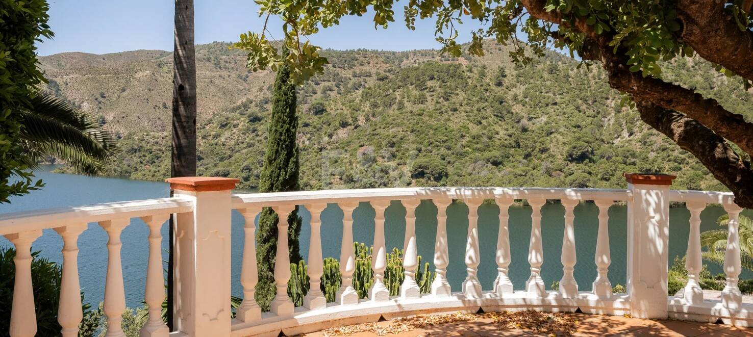Extraordinary Andalusian Villa in Istán with Breathtaking Lake and Mountain Views