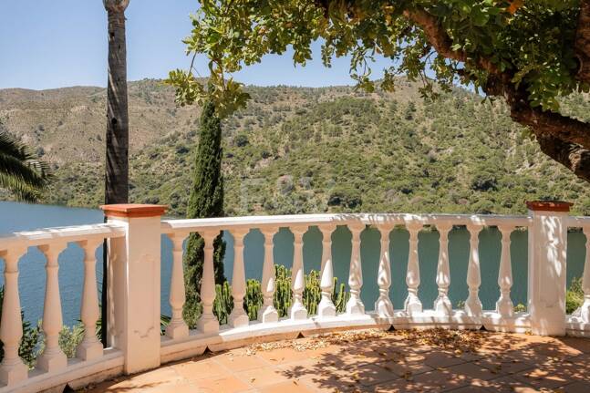 Extraordinär andalusisk Villa med Breathtaking Lake och Mountain Views i Istán