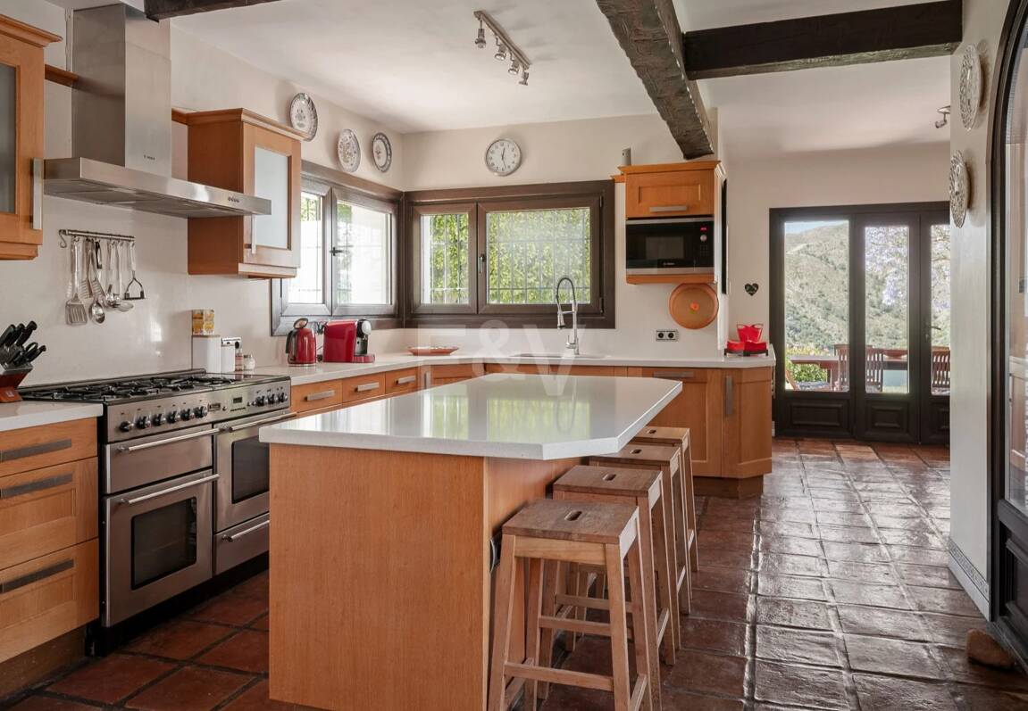 Extraordinär andalusisk Villa med Breathtaking Lake och Mountain Views i Istán