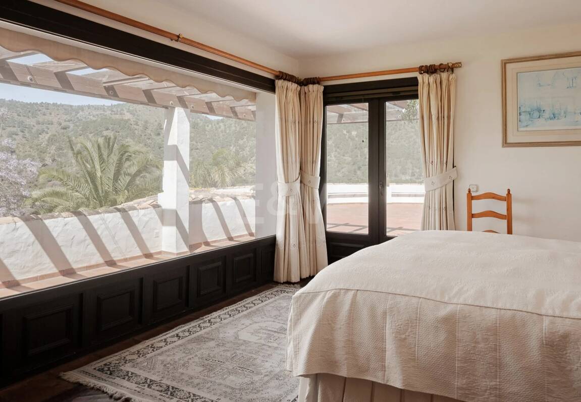 Extraordinär andalusisk Villa med Breathtaking Lake och Mountain Views i Istán