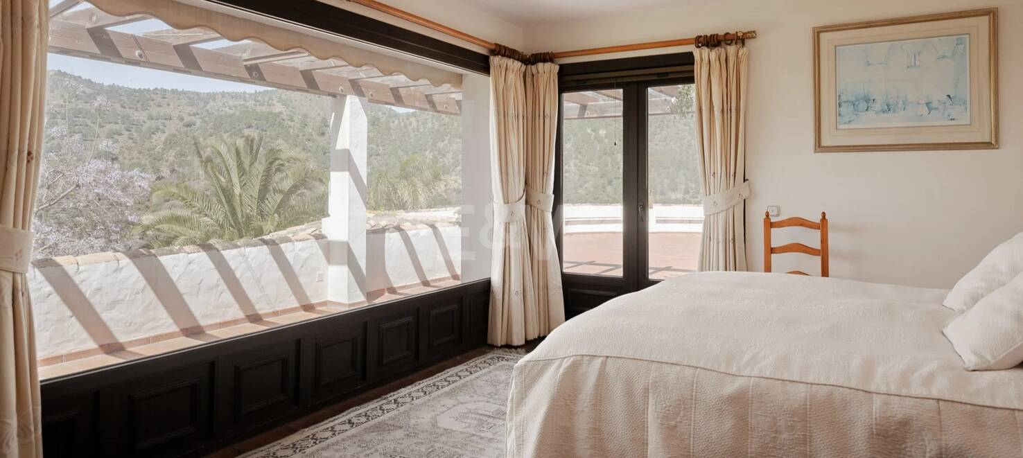 Extraordinary Andalusian Villa in Istán with Breathtaking Lake and Mountain Views