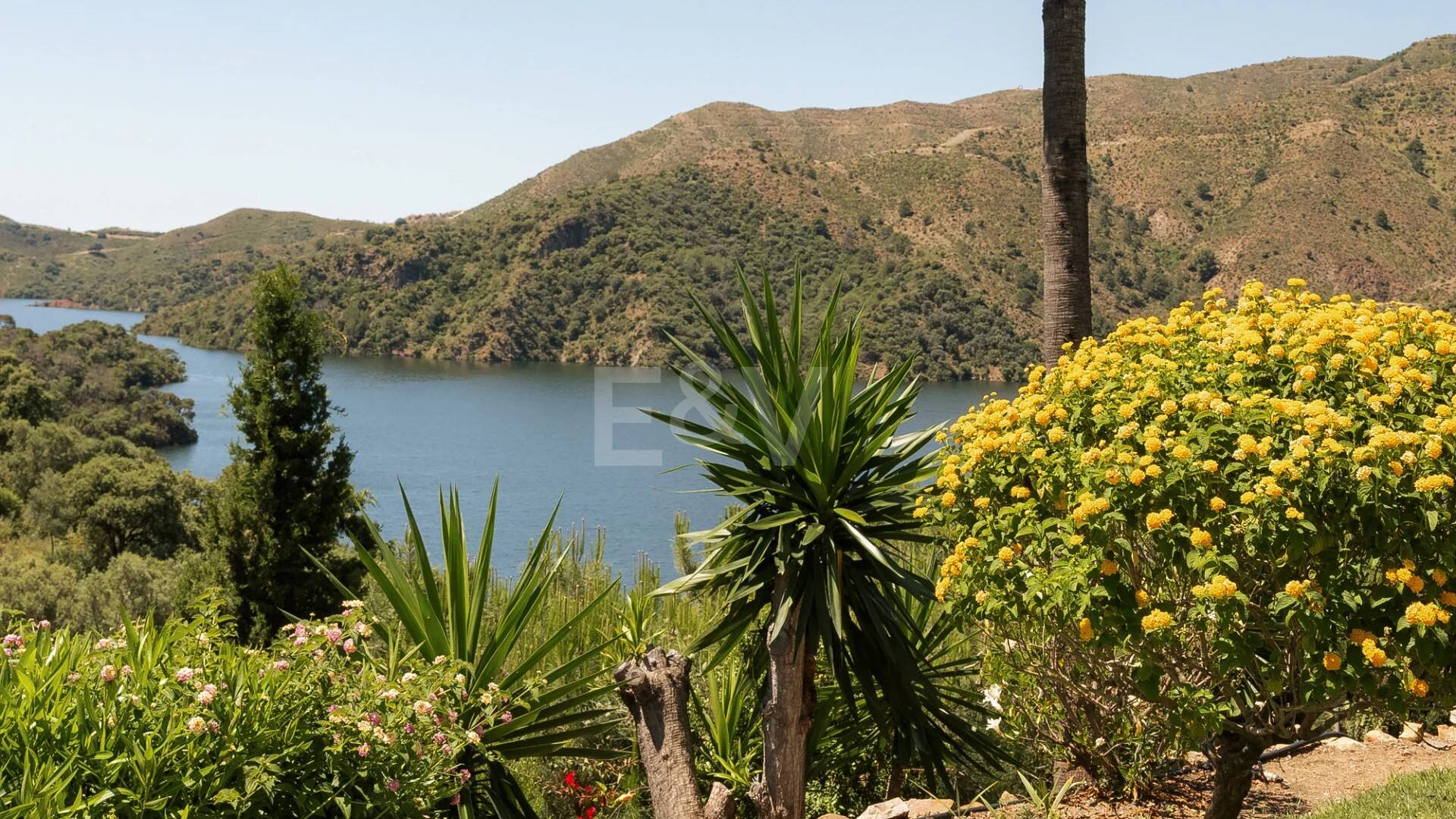 Extraordinär andalusisk Villa med Breathtaking Lake och Mountain Views i Istán