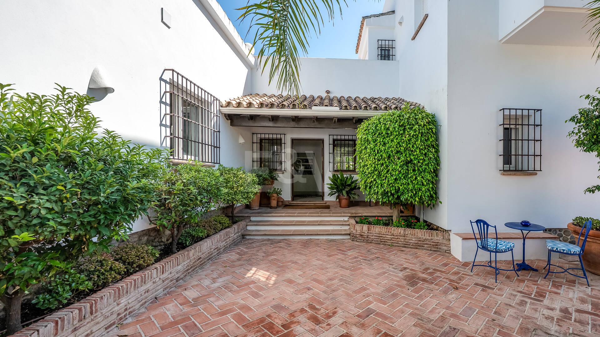 Private Coastal Retreat Combining Peace, Prime Location and Exceptional Value