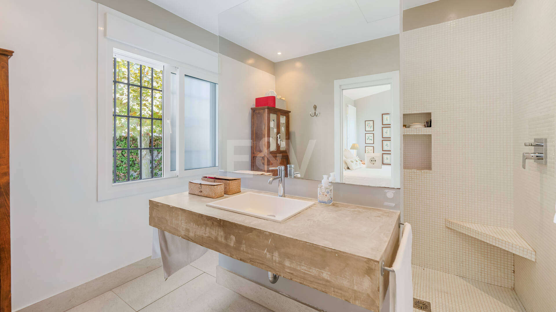 Private Coastal Retreat Combining Peace, Prime Location and Exceptional Value