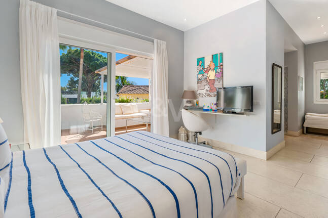 Privat kustretreat som kombinerar fred, primär plats och exceptionellt värde